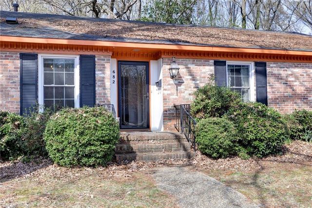 682 Village Green PW, Newport News, VA 23602