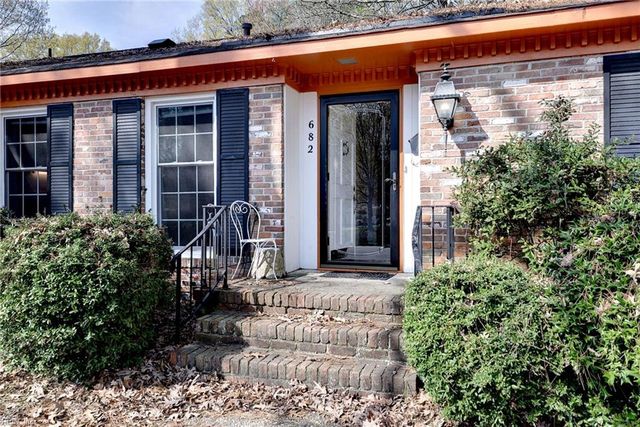 682 Village Green PW, Newport News, VA 23602