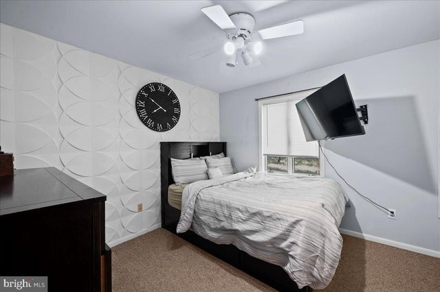 134 OAKENSHIELD DR, Tamiment, PA 18371