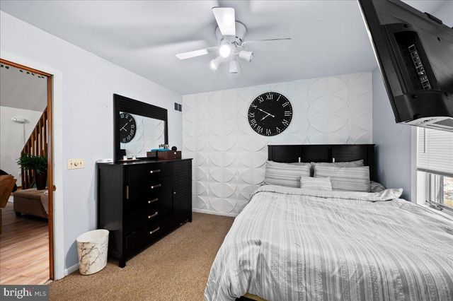 134 OAKENSHIELD DR, Tamiment, PA 18371