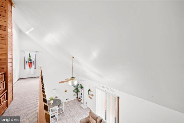 134 OAKENSHIELD DR, Tamiment, PA 18371