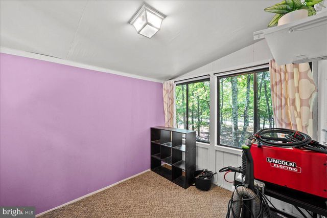 134 OAKENSHIELD DR, Tamiment, PA 18371