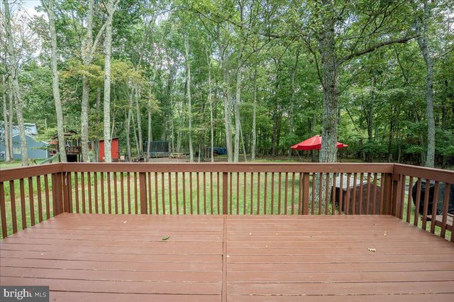 134 OAKENSHIELD DR, Tamiment, PA 18371