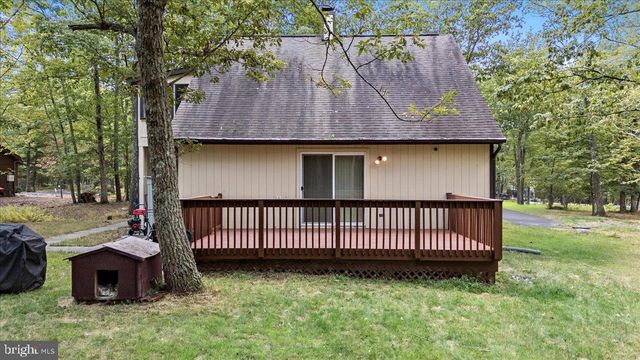 134 OAKENSHIELD DR, Tamiment, PA 18371