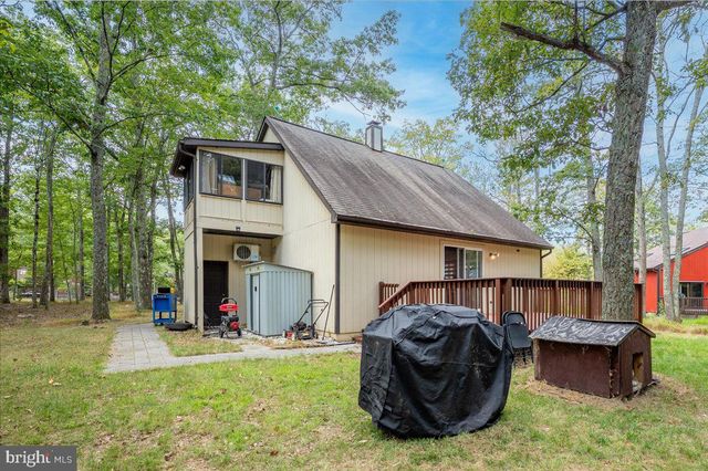 134 OAKENSHIELD DR, Tamiment, PA 18371