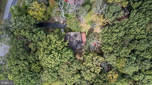 134 OAKENSHIELD DR, Tamiment, PA 18371