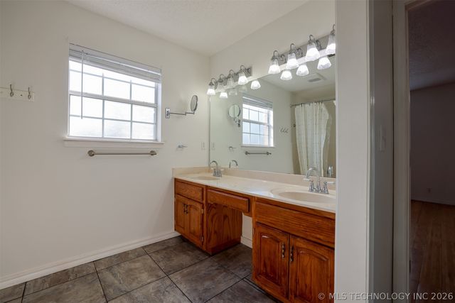 1601 N Detroit Avenue, Tulsa, OK 74106