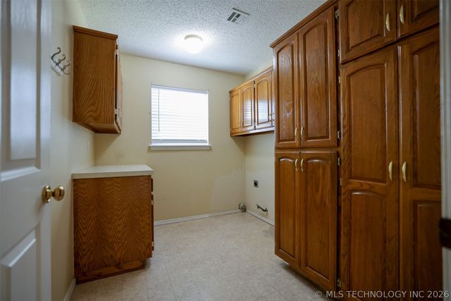 1601 N Detroit Avenue, Tulsa, OK 74106