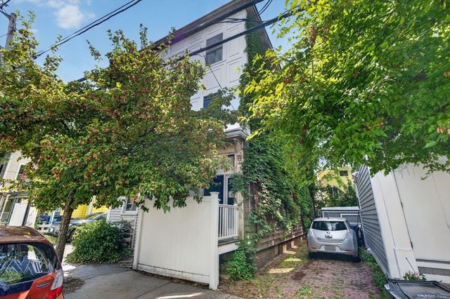 65 Howard St 2, Cambridge, MA 02139