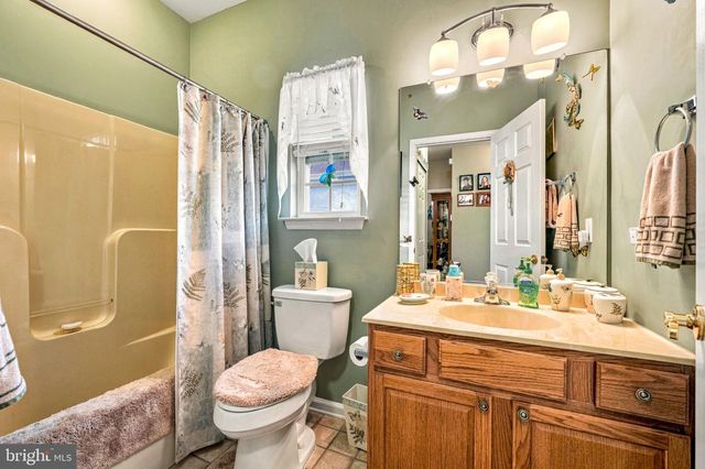 2 MADISON CT, Edgewater Park Twp, NJ 08010
