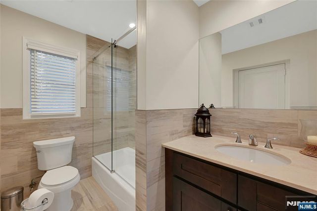 81 Riverview Avenue, Cliffside Park, NJ 07010