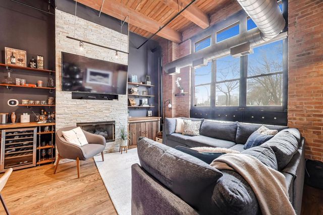 1250 W Van Buren Street 1A, Chicago, IL 60607