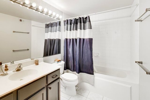 1250 W Van Buren Street 1A, Chicago, IL 60607