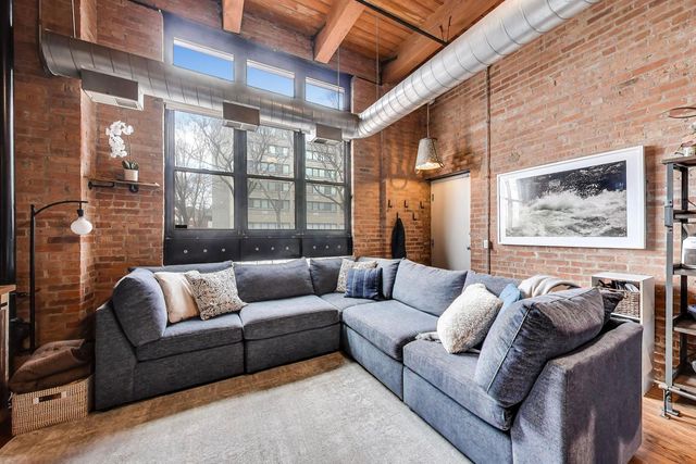 1250 W Van Buren Street 1A, Chicago, IL 60607