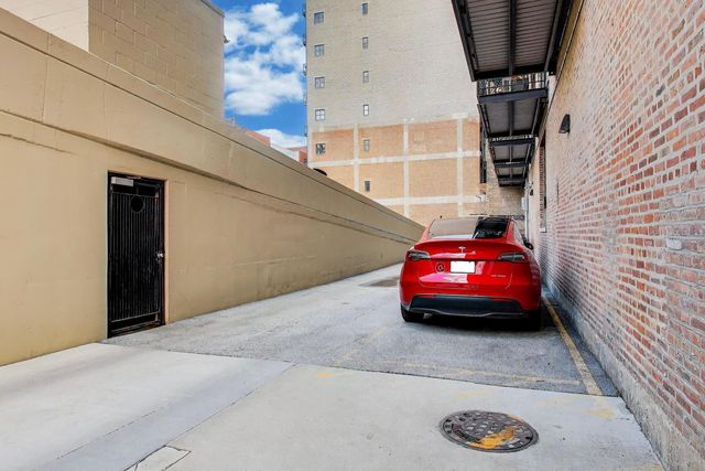 1250 W Van Buren Street 1A, Chicago, IL 60607