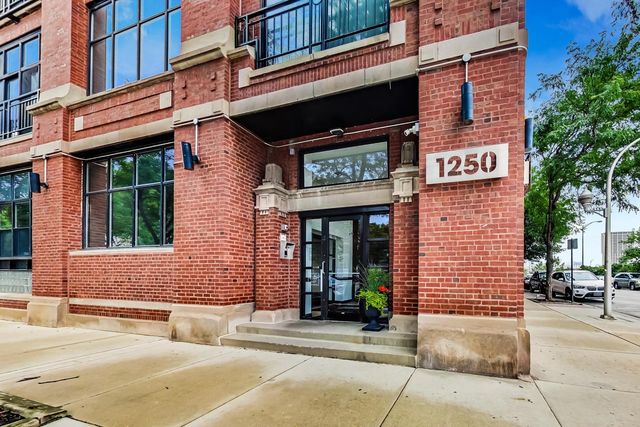 1250 W Van Buren Street 1A, Chicago, IL 60607