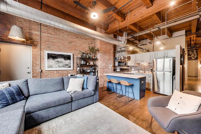 1250 W Van Buren Street 1A, Chicago, IL 60607