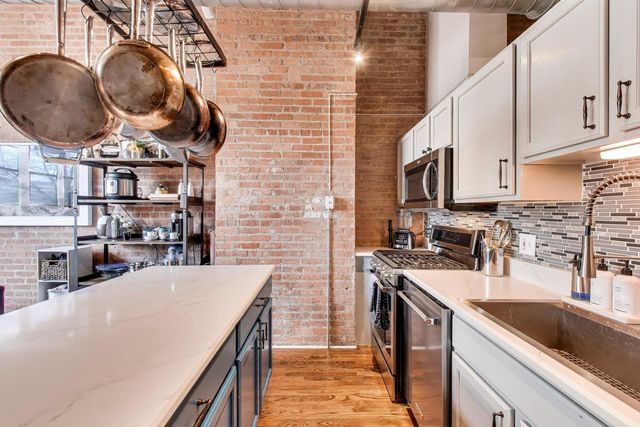 1250 W Van Buren Street 1A, Chicago, IL 60607