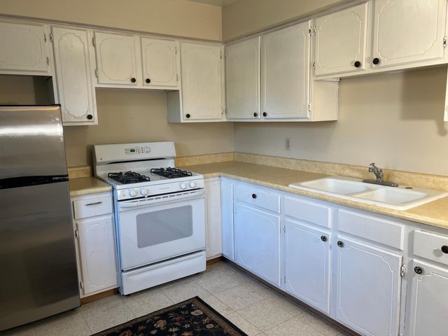 672 Case Avenue, Saint Paul, MN 55106