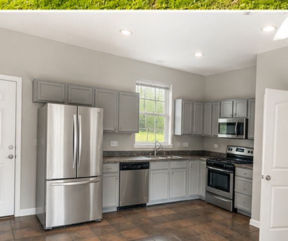 19071 W Lake View Avenue, Mundelein, IL 60060