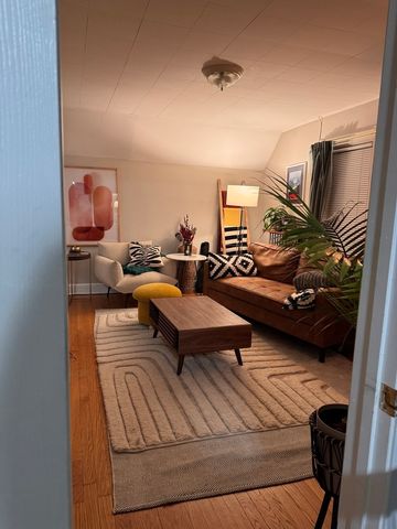 325 3rd Street 2, Libertyville, IL 60048