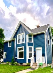 325 3rd Street 2, Libertyville, IL 60048