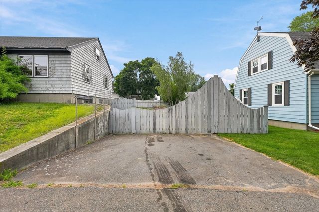 21 North Shore Ave, Danvers, MA 01923