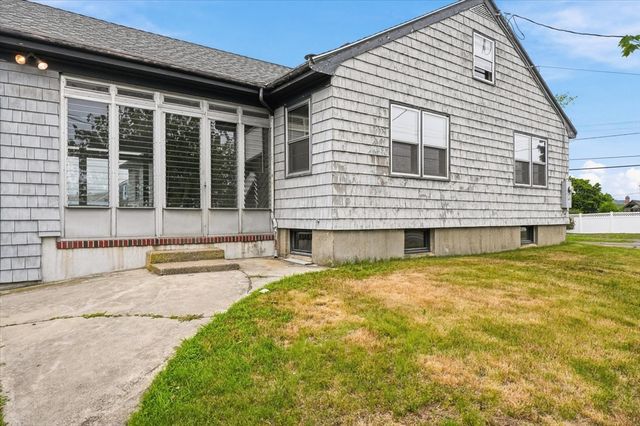 21 North Shore Ave, Danvers, MA 01923
