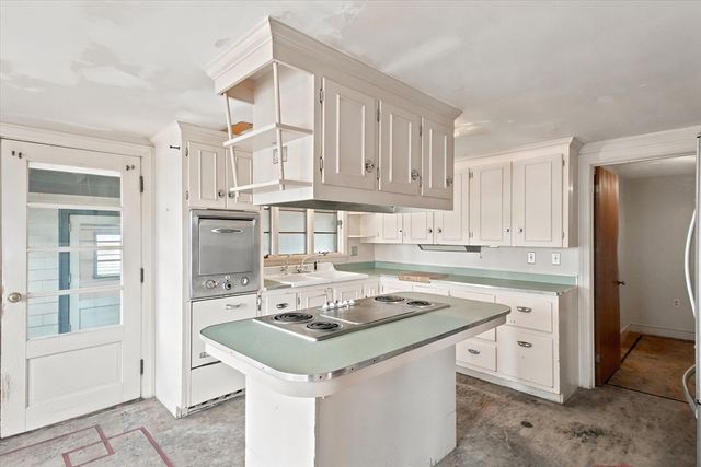 21 North Shore Ave, Danvers, MA 01923