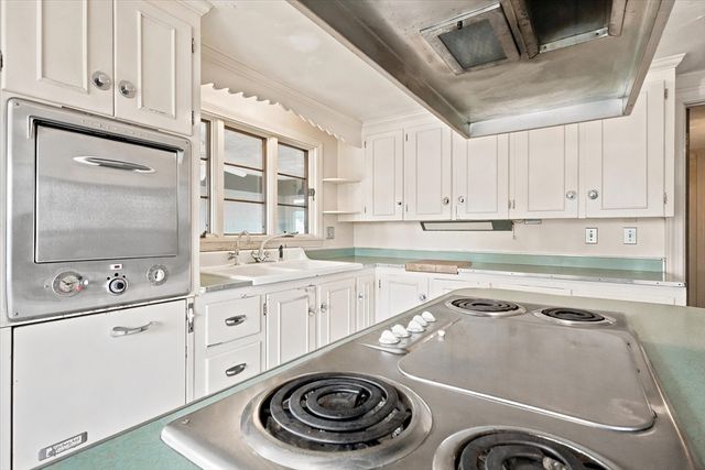 21 North Shore Ave, Danvers, MA 01923