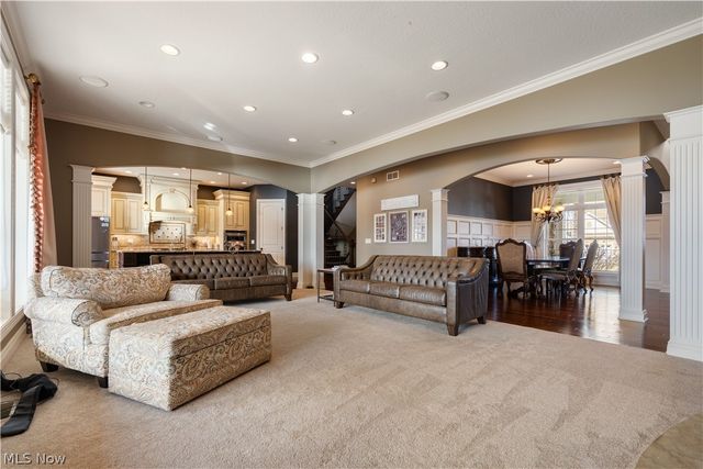 1124 Laurel Green Drive NE, North Canton, OH 44720