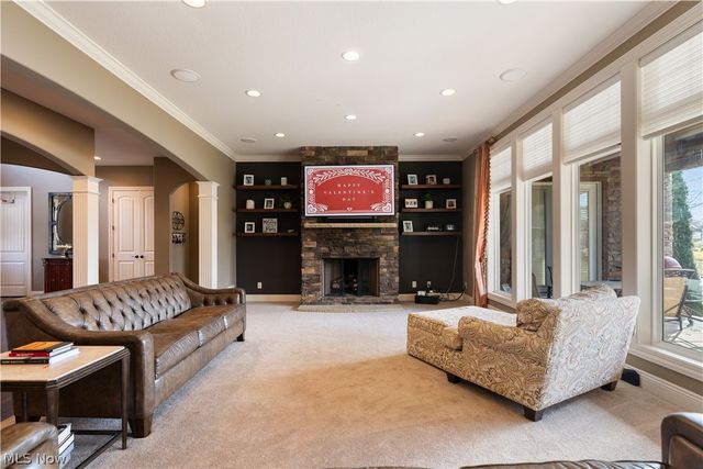 1124 Laurel Green Drive NE, North Canton, OH 44720