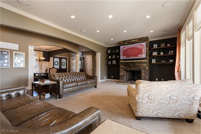 1124 Laurel Green Drive NE, North Canton, OH 44720