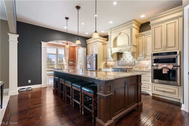 1124 Laurel Green Drive NE, North Canton, OH 44720