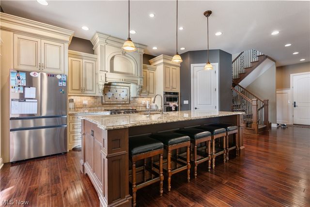 1124 Laurel Green Drive NE, North Canton, OH 44720