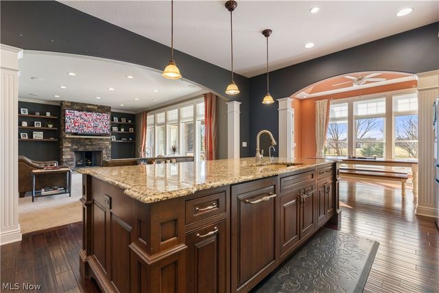 1124 Laurel Green Drive NE, North Canton, OH 44720