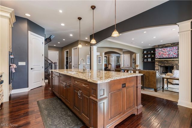 1124 Laurel Green Drive NE, North Canton, OH 44720