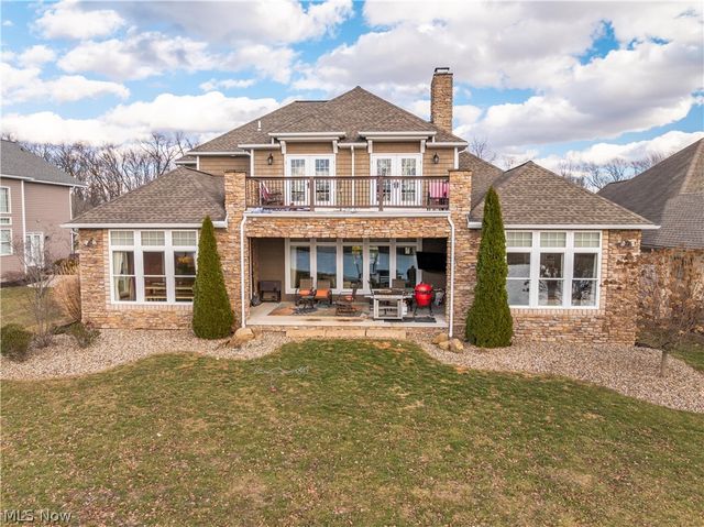 1124 Laurel Green Drive NE, North Canton, OH 44720