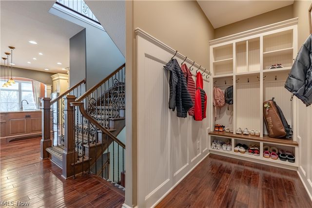 1124 Laurel Green Drive NE, North Canton, OH 44720