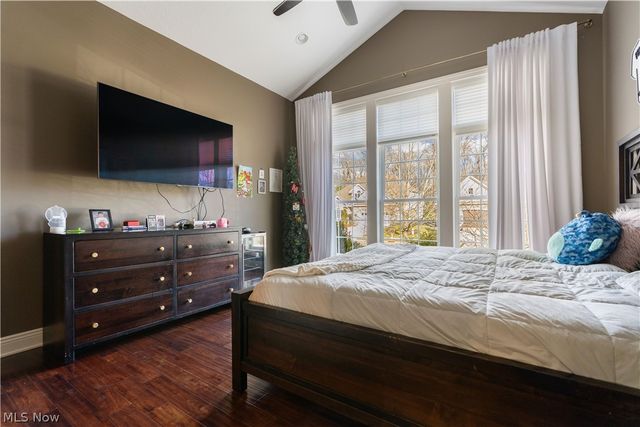 1124 Laurel Green Drive NE, North Canton, OH 44720