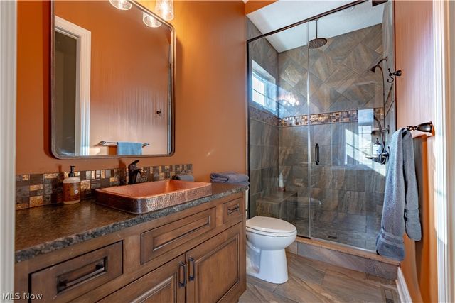 1124 Laurel Green Drive NE, North Canton, OH 44720