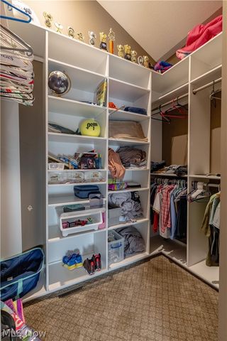 1124 Laurel Green Drive NE, North Canton, OH 44720