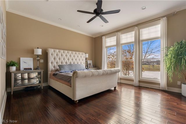 1124 Laurel Green Drive NE, North Canton, OH 44720