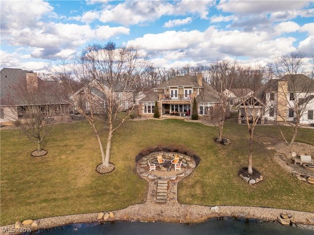 1124 Laurel Green Drive NE, North Canton, OH 44720