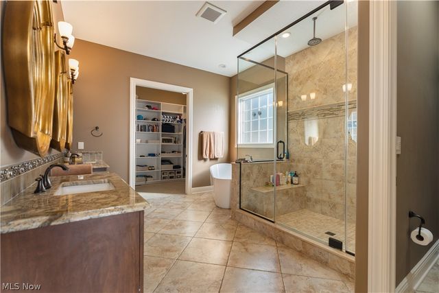 1124 Laurel Green Drive NE, North Canton, OH 44720