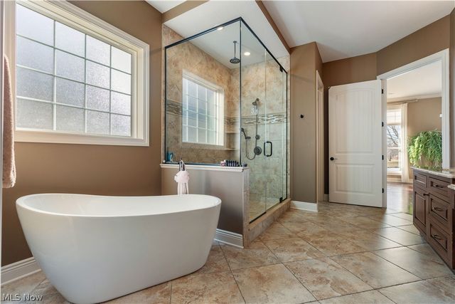 1124 Laurel Green Drive NE, North Canton, OH 44720