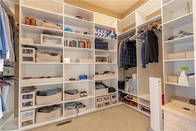 1124 Laurel Green Drive NE, North Canton, OH 44720