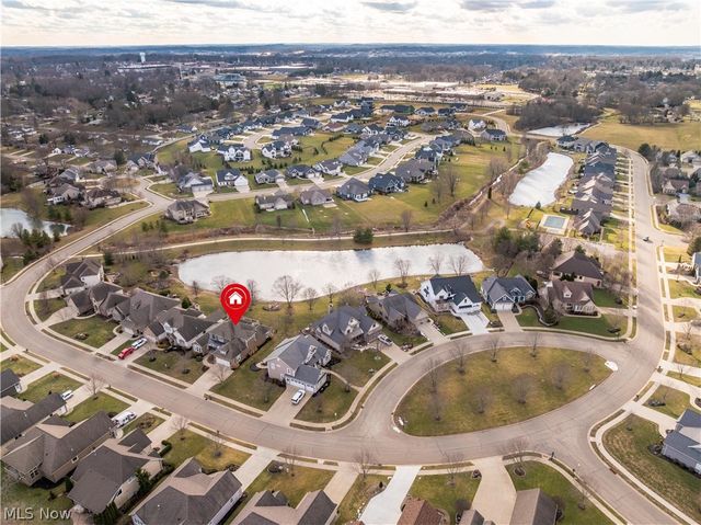 1124 Laurel Green Drive NE, North Canton, OH 44720