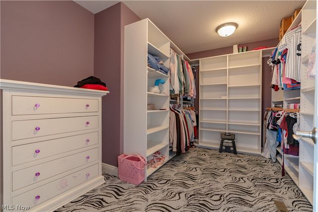 1124 Laurel Green Drive NE, North Canton, OH 44720