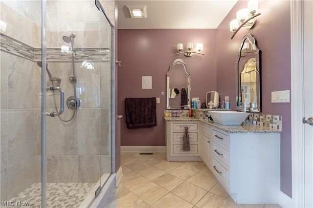 1124 Laurel Green Drive NE, North Canton, OH 44720